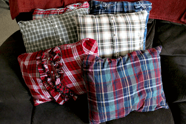 Almofadas com camisas xadrez
